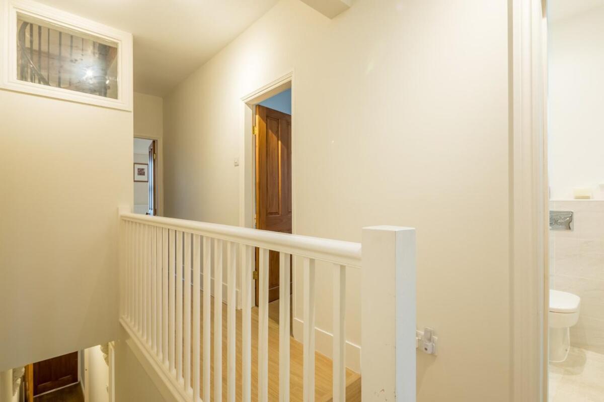 Large 4 Bedroom Home With Garden And Free Parking CBG Exterior foto