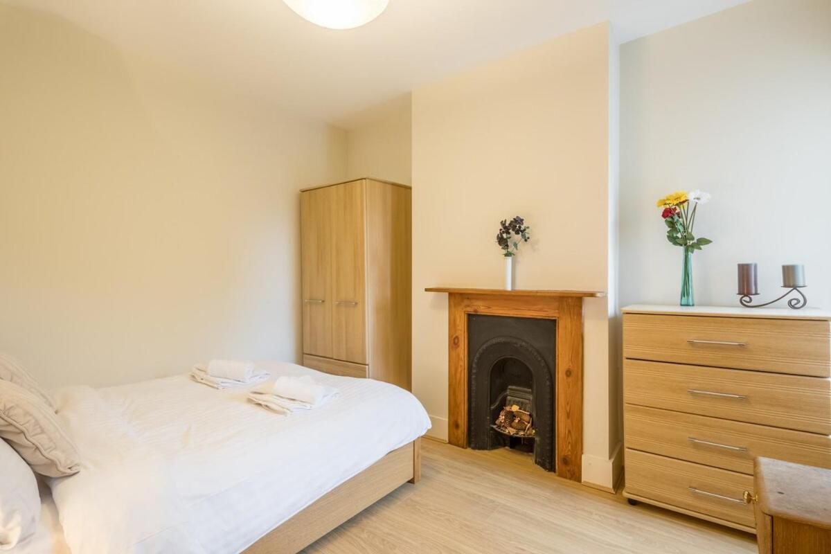 Large 4 Bedroom Home With Garden And Free Parking CBG Exterior foto