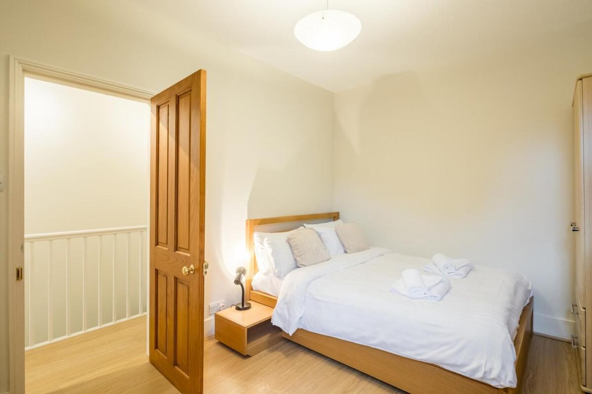 Large 4 Bedroom Home With Garden And Free Parking CBG Exterior foto