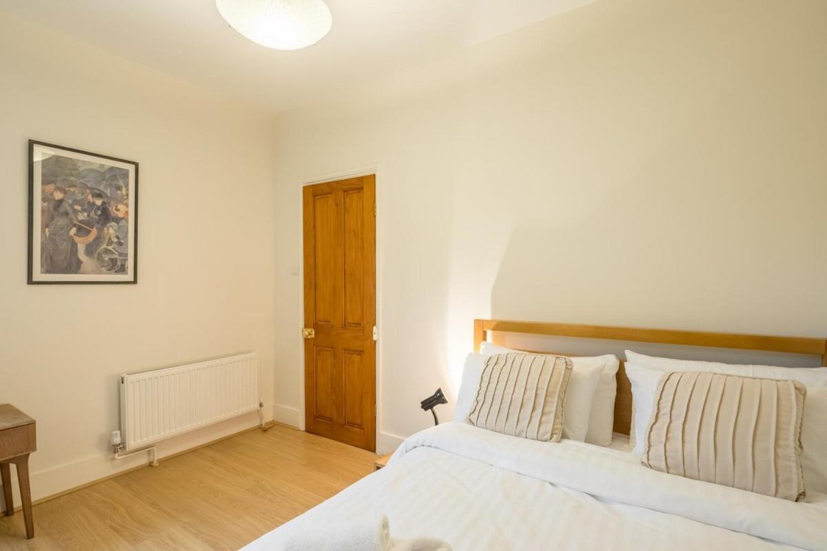 Large 4 Bedroom Home With Garden And Free Parking CBG Exterior foto